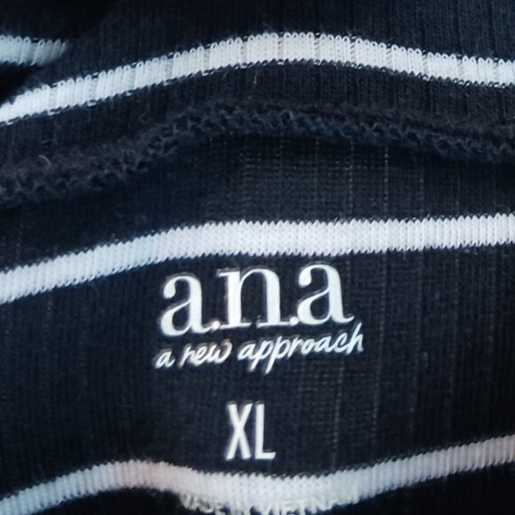 #98 3/$18 - Ana Blue/White Tank Top Size XL - Picture 6 of 6